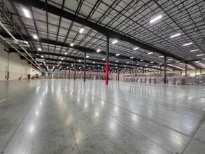 81 Commerce Dr, Fall River, MA à louer Photo intérieure– Image 1 sur 12