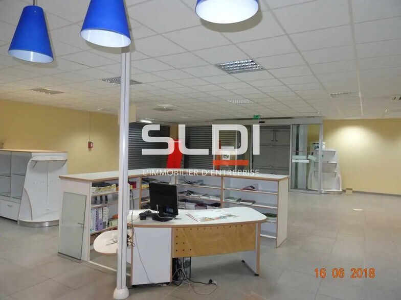 Local commercial dans La Côte-Saint-André à vendre - Photo de l’immeuble – Image 1 sur 2