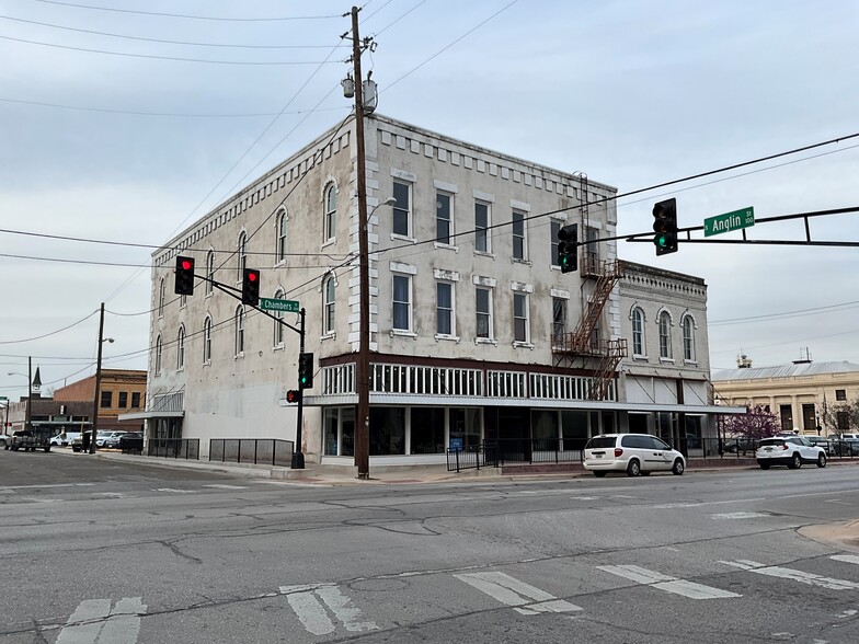 201-205 E Chambers St, Cleburne, TX à louer - Photo principale – Image 1 sur 22