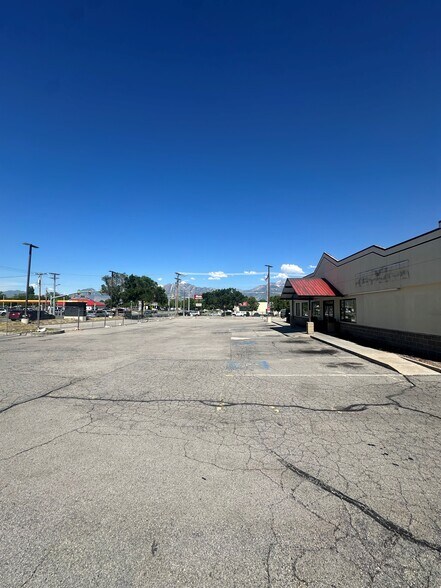 1307 W 7000 S, West Jordan, UT à louer - Photo de l’immeuble – Image 3 sur 5