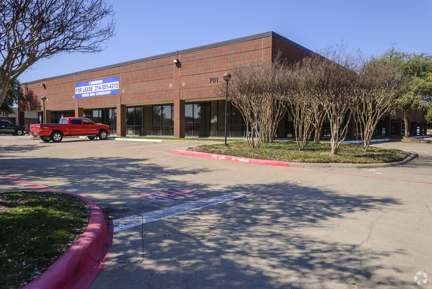 715 N Glenville Dr, Richardson, TX à louer - Photo de l’immeuble – Image 3 sur 4