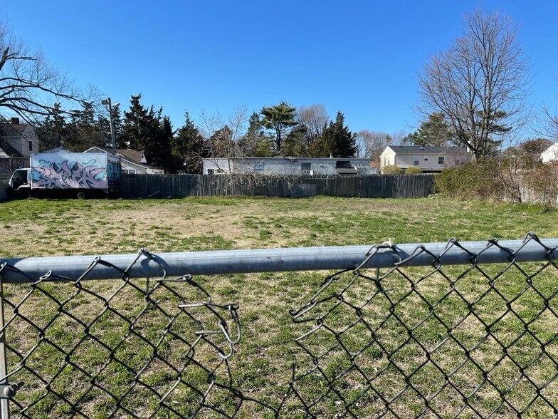 0 Suffolk Ave, Brentwood, NY à louer - Photo de l’immeuble – Image 3 sur 4