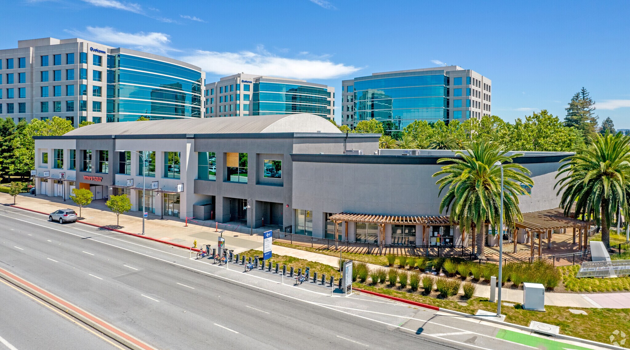 1700 Technology Dr, San Jose, CA à louer Photo de l’immeuble– Image 1 sur 7