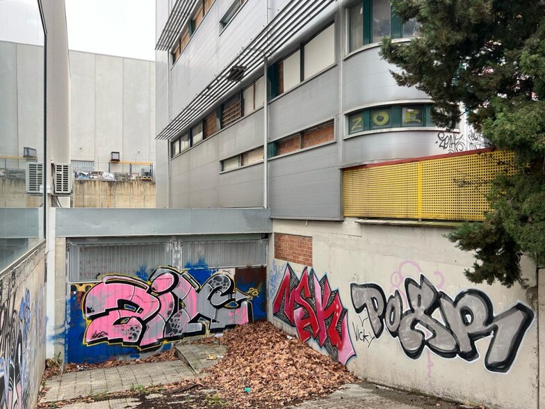 View Photo
