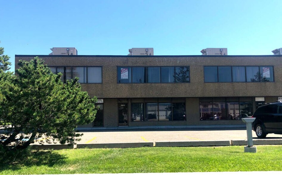 3261-3279 Parsons Rd NW, Edmonton, AB à louer - Photo de l’immeuble – Image 2 sur 3