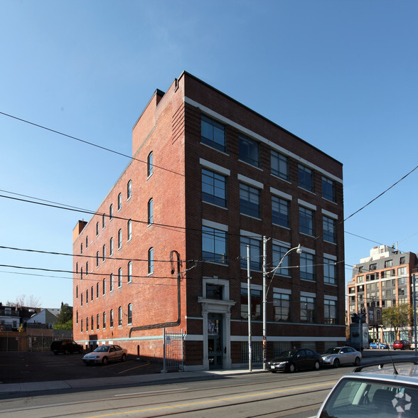 474 Bathurst St, Toronto, ON à louer - Photo principale – Image 1 sur 2