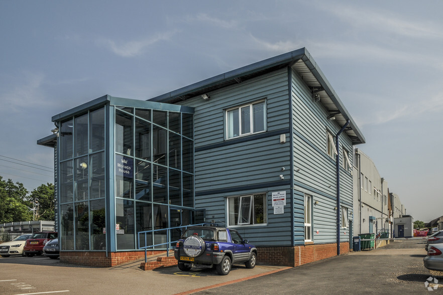 Station Rd, Kings Langley à louer - Photo principale – Image 1 sur 3