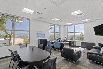 212 Avenida Fabricante, San Clemente, CA à louer Photo intérieure– Image 2 sur 59