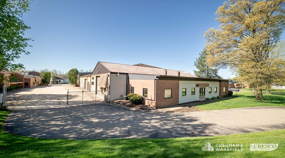 1845 Harsh Ave SE, Massillon, OH à vendre - Photo de l’immeuble – Image 1 sur 11
