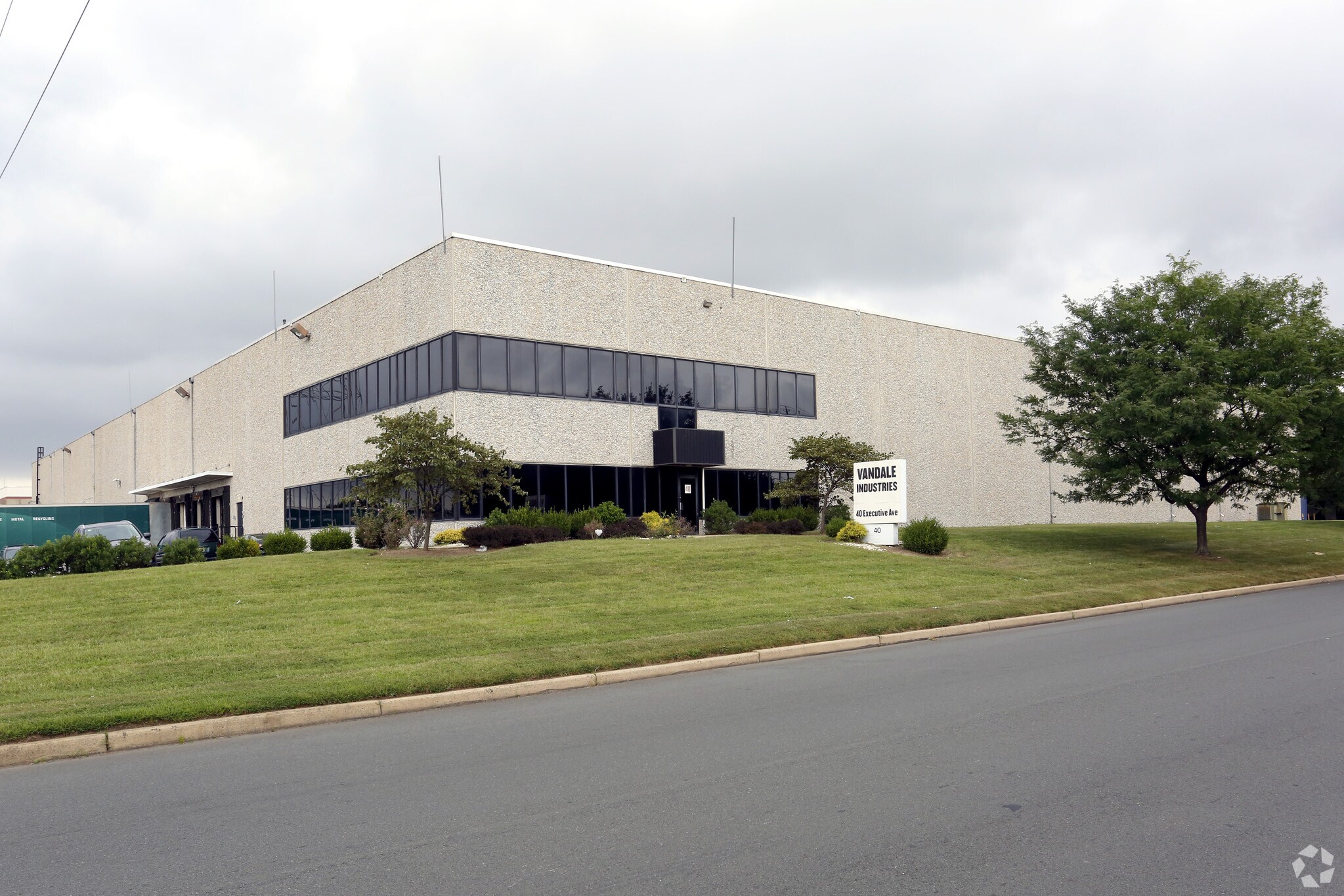 40 Executive Ave, Edison, NJ à louer Photo principale– Image 1 sur 8