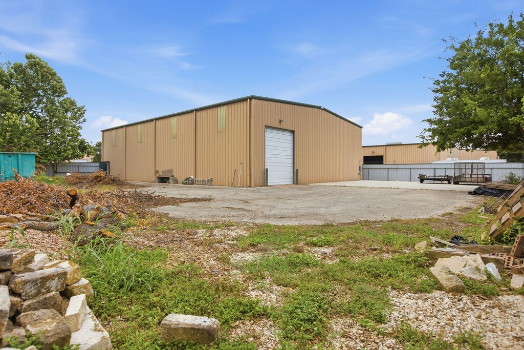 2349 Patterson Industrial Dr, Pflugerville, TX à louer Photo de l’immeuble– Image 1 sur 9