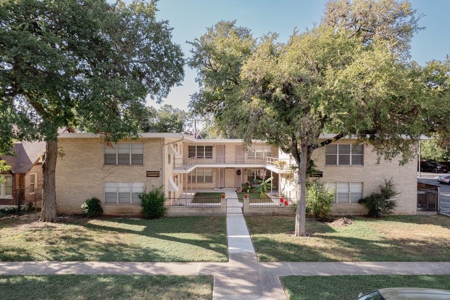 118 Funston Pl, San Antonio, TX à vendre - Photo principale – Image 1 sur 31