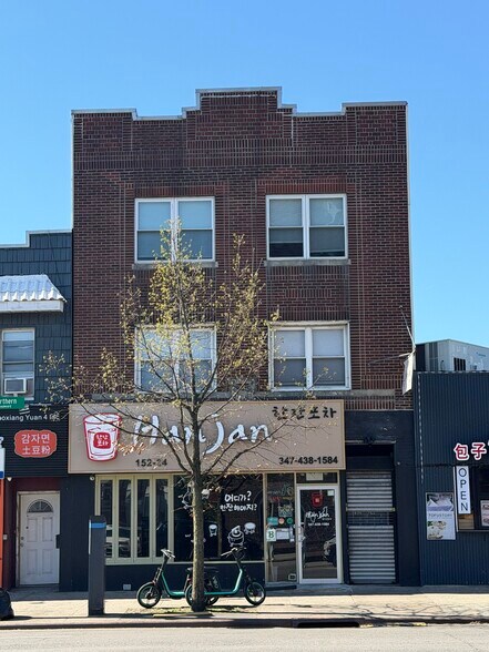 152-24 Northern Blvd, Flushing, NY à vendre - Photo principale – Image 1 sur 6