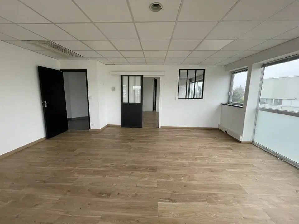 Bureau dans Beaucouzé à louer Photo de l’immeuble– Image 1 sur 5