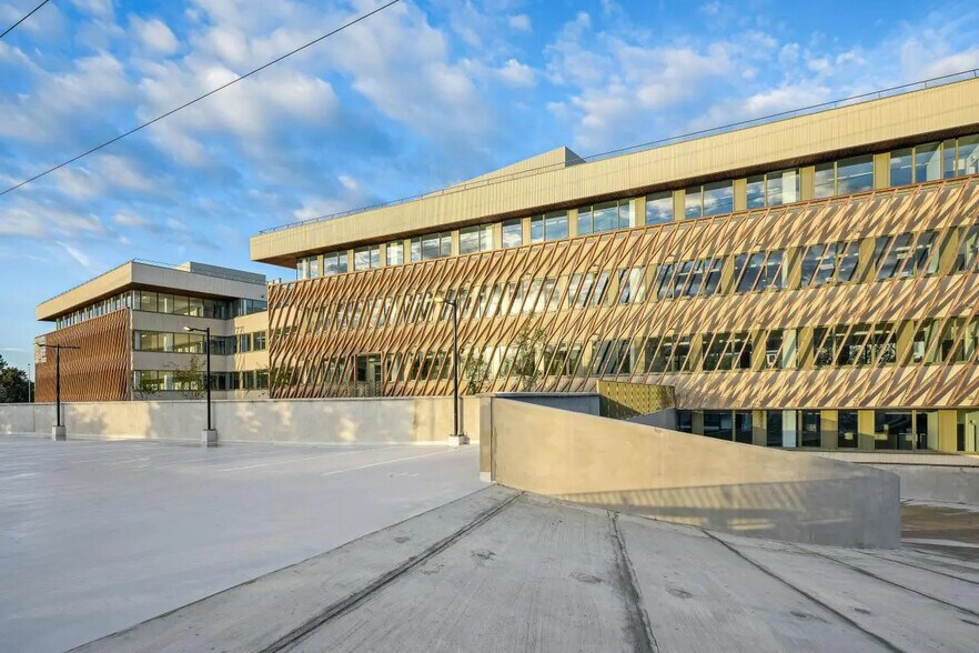 Bureau dans Mérignac à louer - Photo de l’immeuble – Image 2 sur 44