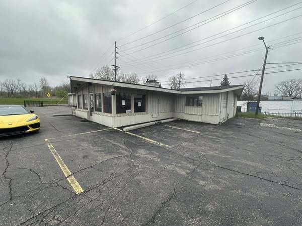 2020 Dixie Hwy, Waterford, MI à vendre - Photo de l’immeuble – Image 1 sur 5