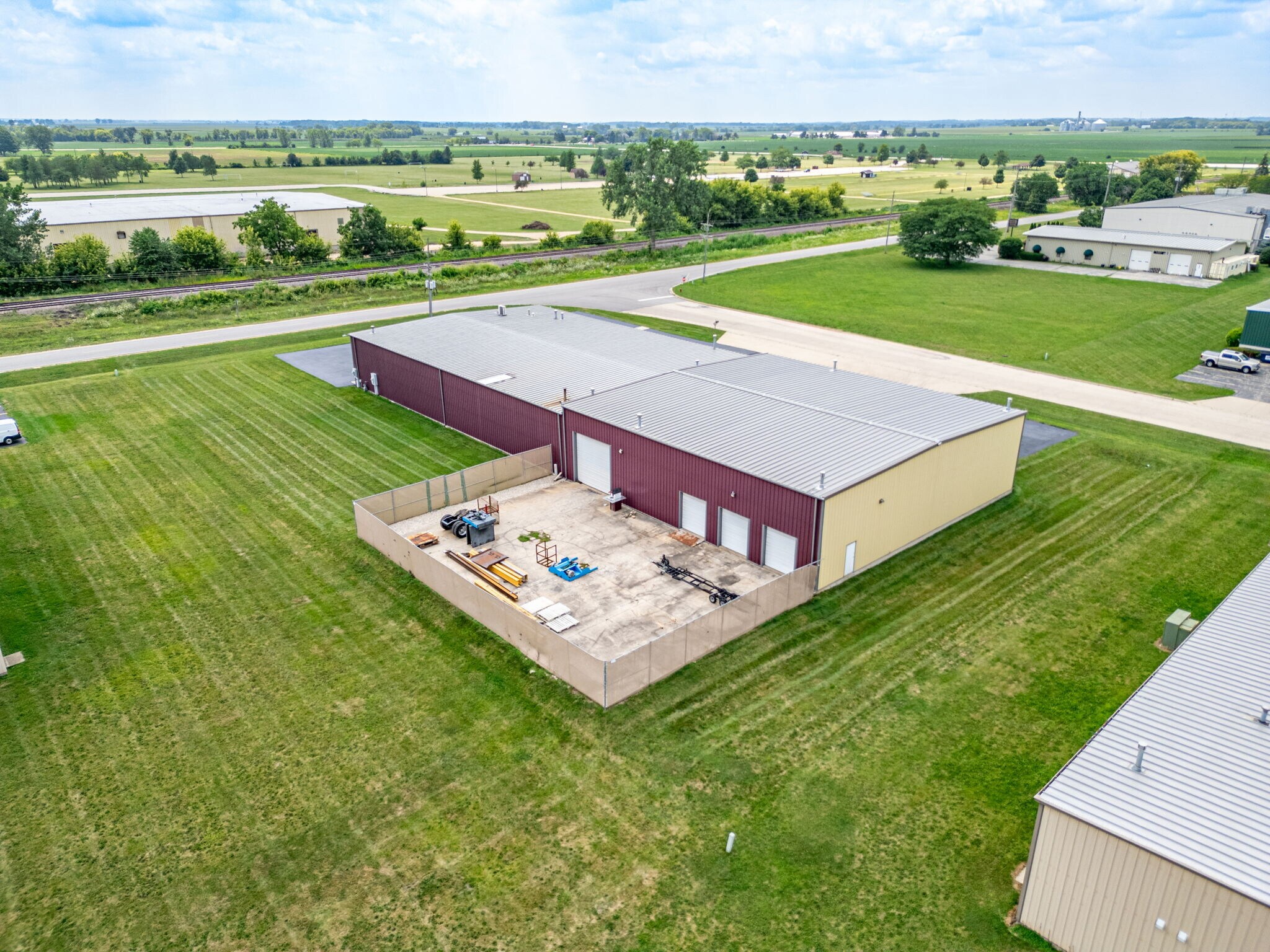 525 Chippewa Rd, Harvard, IL à vendre Photo de l’immeuble– Image 1 sur 50