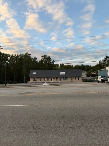 6818 Calhoun Memorial Hwy, Easley, SC à louer - Photo de l’immeuble – Image 3 sur 5