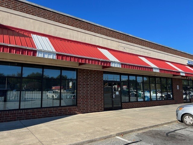2751 E Lexington Ave, High Point, NC à louer - Photo de l’immeuble – Image 1 sur 4