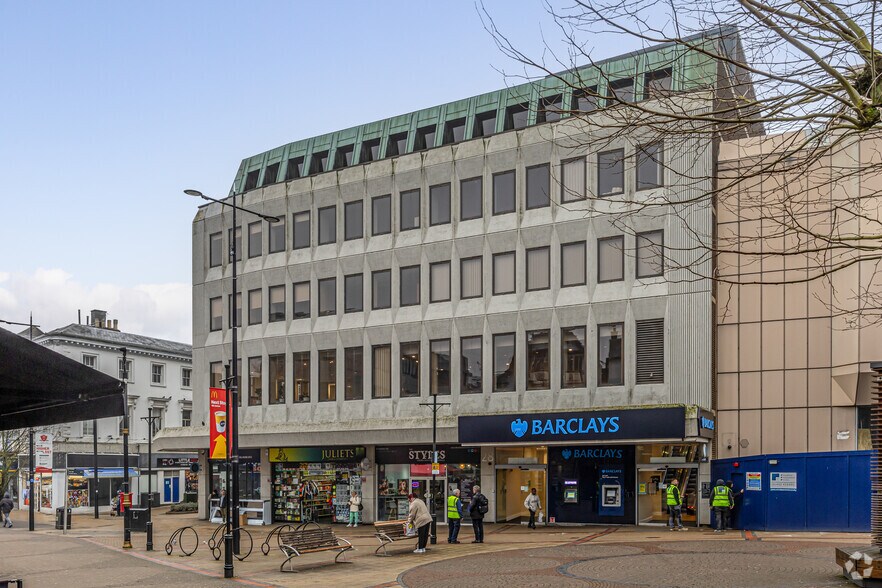 26-32 George St, Luton à louer - Photo de l’immeuble – Image 2 sur 2