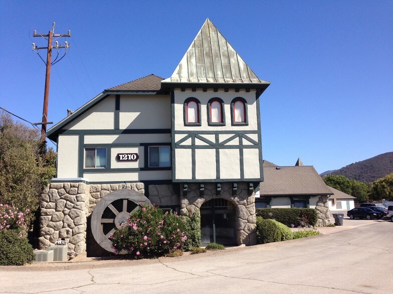 1210 Mission Dr, Solvang, CA à louer - Photo de l’immeuble – Image 2 sur 17