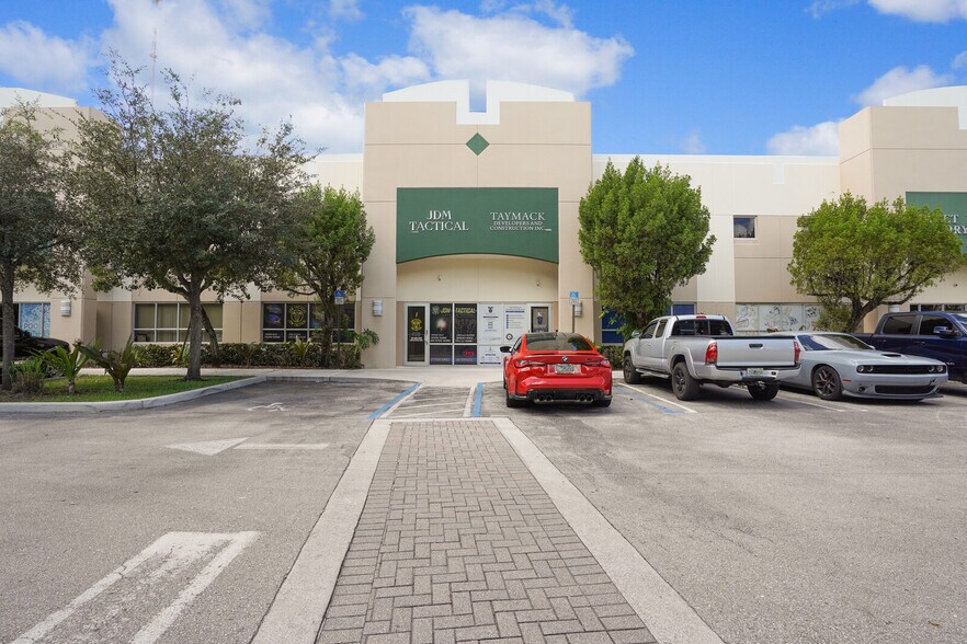 10101 Lantana Rd, Wellington, FL à louer - Photo de l’immeuble – Image 2 sur 34