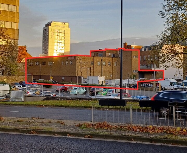 West St, Maidenhead à louer - Photo principale – Image 1 sur 4