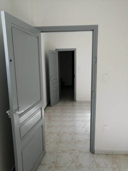 Local d’activités dans Perpignan à louer - Photo de l’immeuble – Image 3 sur 9