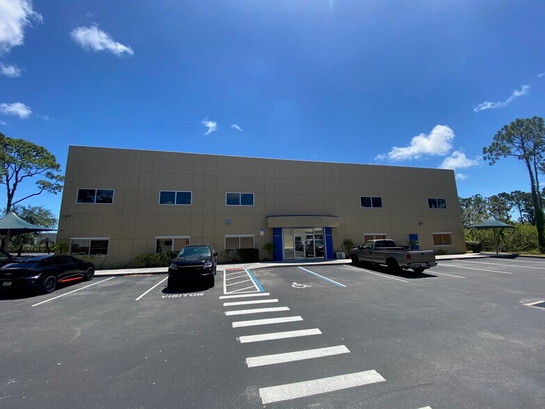 3125 Skyway Cir, Melbourne, FL à louer - Photo principale – Image 1 sur 6