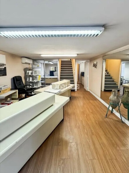 Local d'activités dans Marseille à vendre - Photo intérieure – Image 2 sur 9