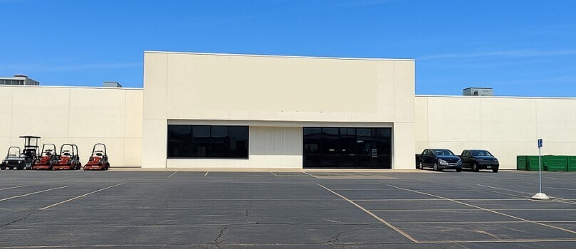825 W Fulton St, Waupaca, WI à louer - Photo de l’immeuble – Image 1 sur 5