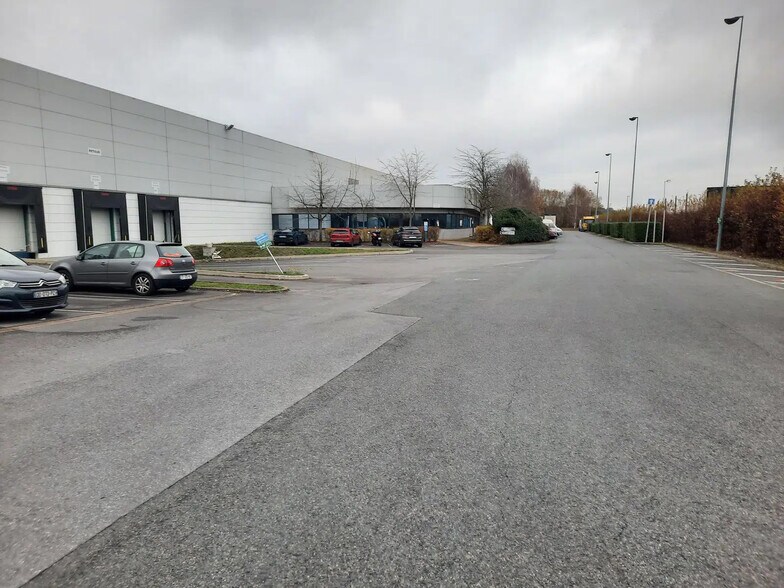 Industriel/Logistique dans Lieusaint à louer - Photo de l’immeuble – Image 2 sur 5