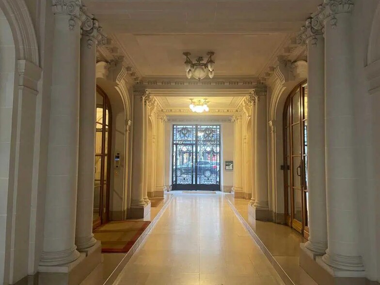 Bureau dans Paris à louer - Hall d’entrée – Image 1 sur 1