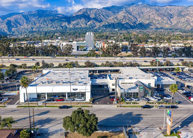 3475 E Colorado Blvd, Pasadena, CA à vendre - Photo de l’immeuble – Image 2 sur 9