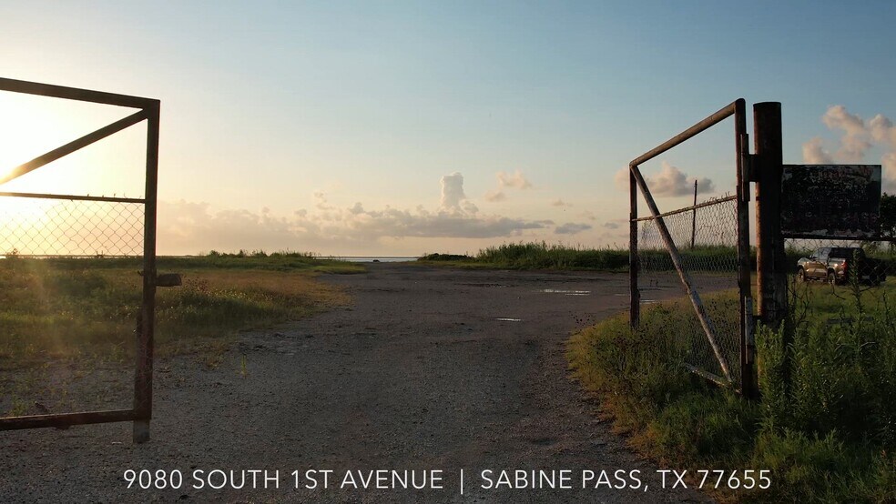 9080 S 1st St, Sabine Pass, TX à vendre - Vidéo sur l’annonce professionnelle – Image 2 sur 10