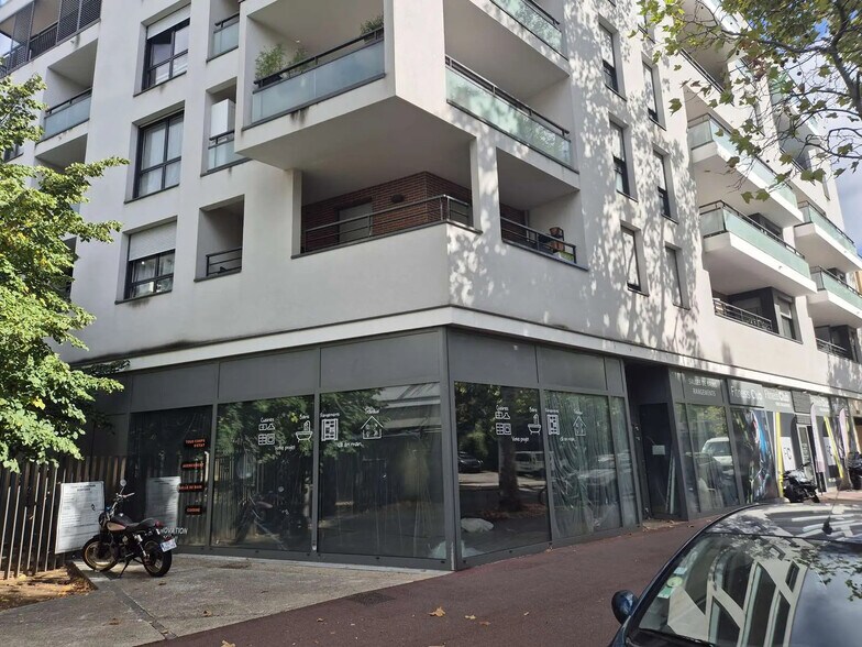 Local commercial dans Rueil-Malmaison à louer - Photo de l’immeuble – Image 2 sur 3