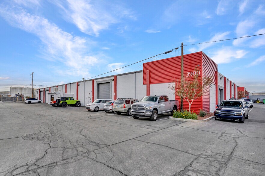 3900 W Ponderosa Way, Las Vegas, NV à vendre - Photo de l’immeuble – Image 3 sur 3