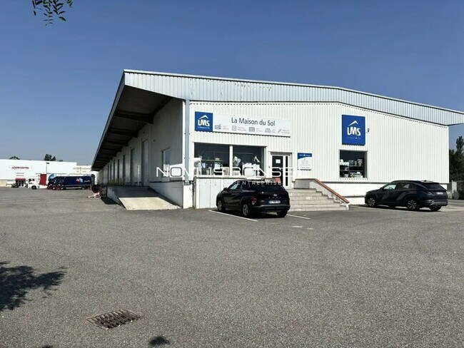 Plus de détails pour Local d'activités à louer