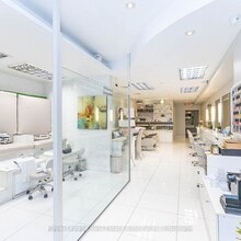 390 Bloor St W, Toronto, ON à louer Photo intérieure– Image 2 sur 7