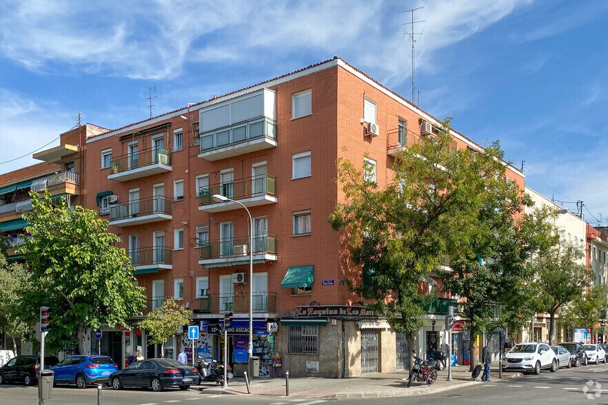 Immeuble residentiel dans Madrid, Madrid à vendre - Photo de l’immeuble – Image 3 sur 3