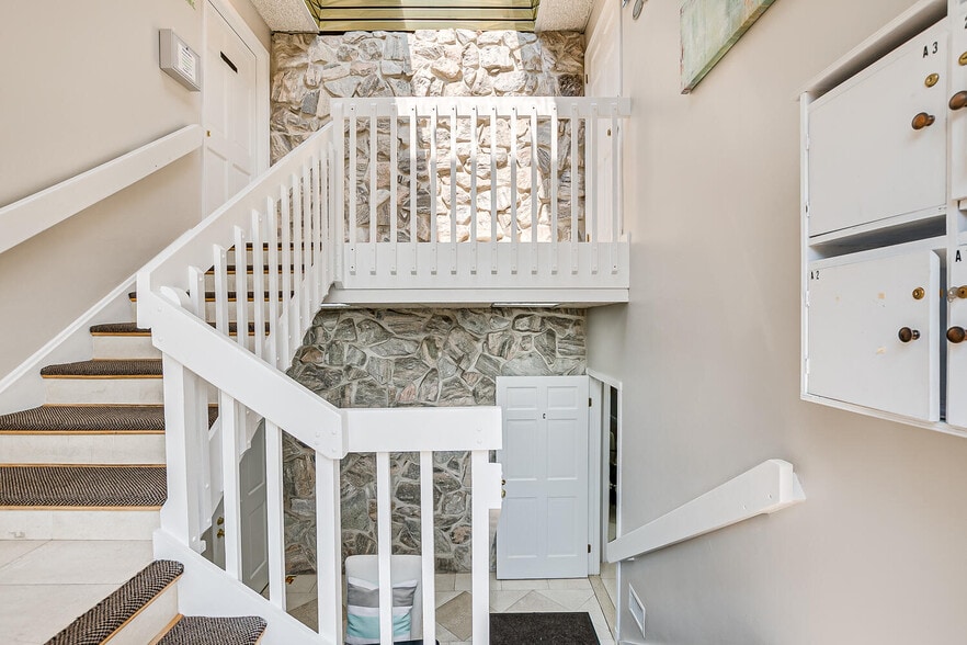 894 Green St, Iselin, NJ à louer - Photo intérieure – Image 3 sur 32