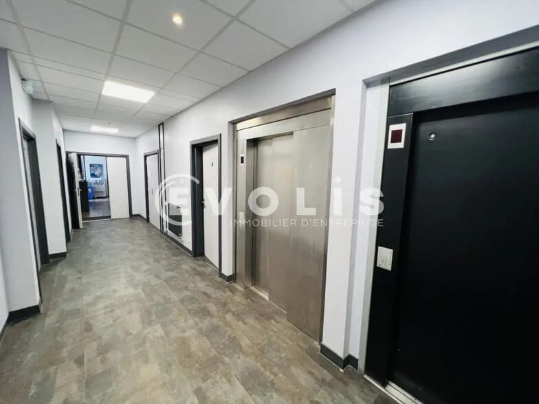 Bureau dans Montreuil à louer - Photo de l’immeuble – Image 2 sur 7