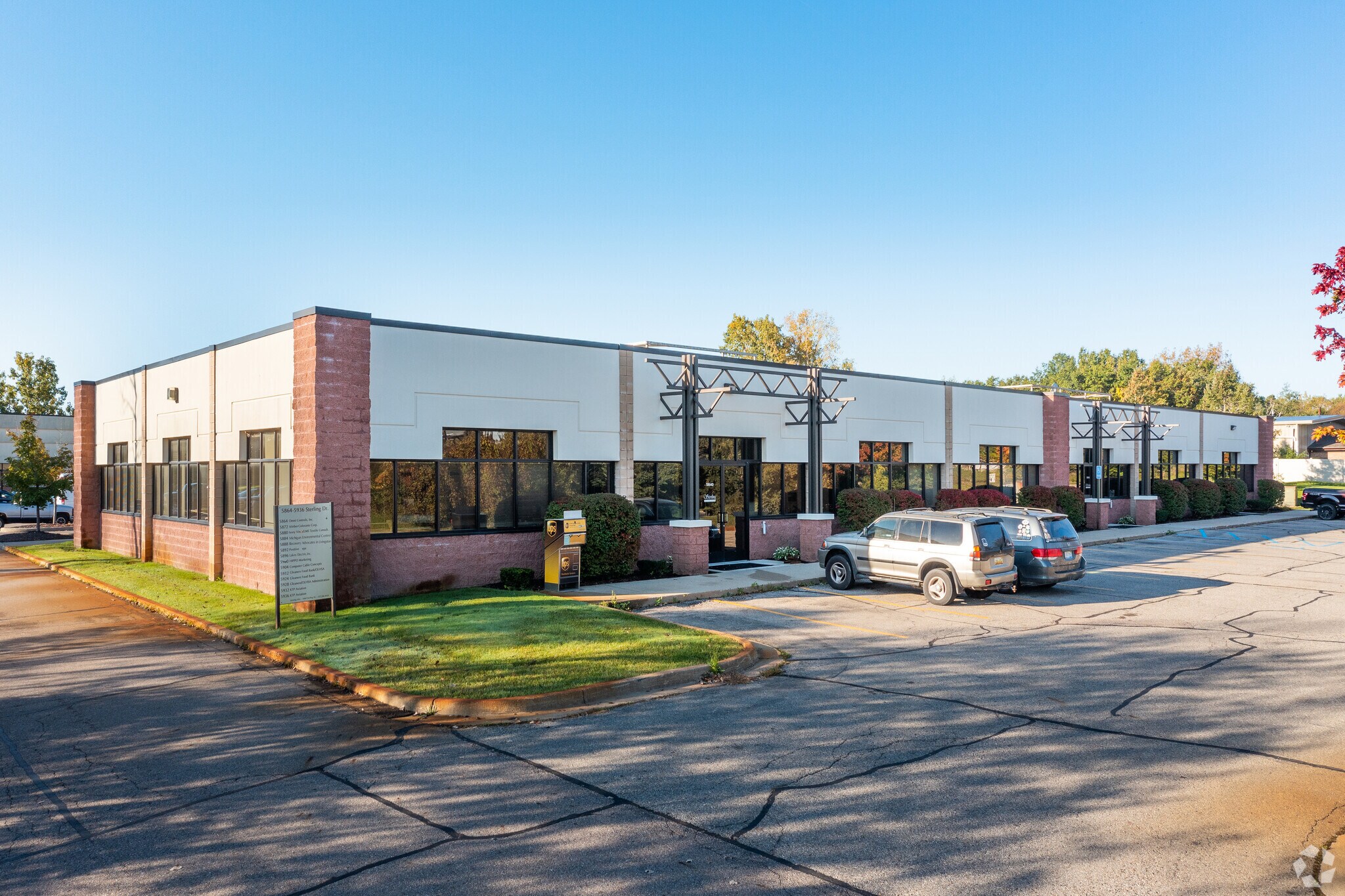 5840-5936 Sterling Dr, Howell, MI à louer Photo de l’immeuble– Image 1 sur 28