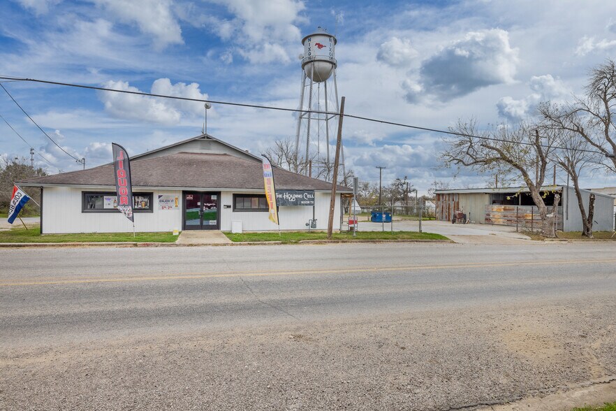 120 W 3rd St, Nixon, TX à vendre - Photo principale – Image 1 sur 1