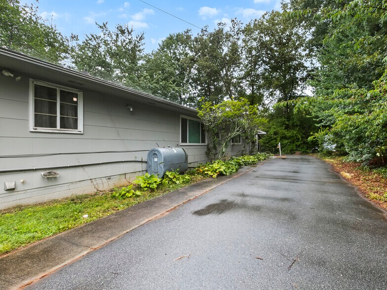 74 Long Shoals Rd, Arden, NC à vendre - Photo de l’immeuble – Image 2 sur 24