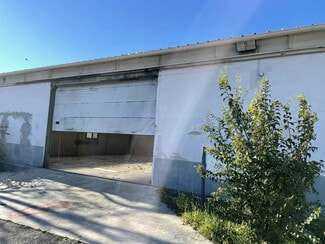 Plus de détails pour Local d'activités à louer