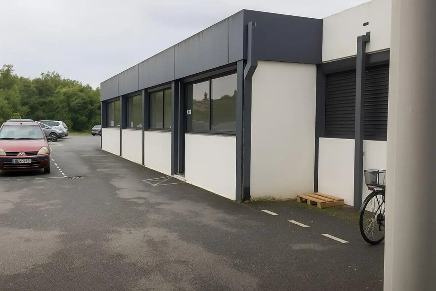 Local d’activités dans Talence à louer - Photo de l’immeuble – Image 1 sur 6