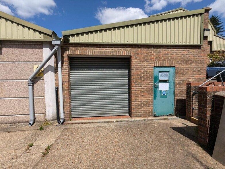 Tannery Ln, Guildford à louer - Photo de l’immeuble – Image 2 sur 7