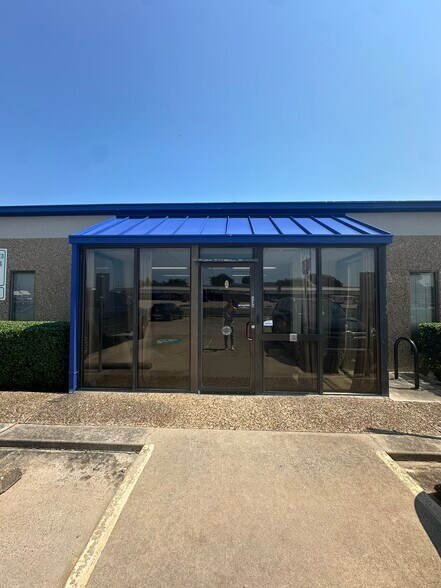 3005 Alta Mere Dr, Fort Worth, TX à vendre - Photo de l’immeuble – Image 2 sur 15