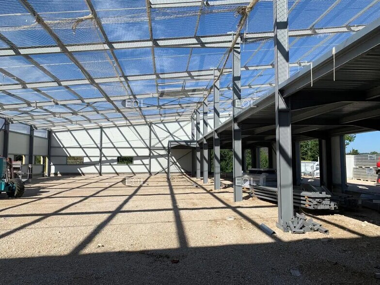 Local d’activités dans Taillades à louer - Photo de l’immeuble – Image 2 sur 7